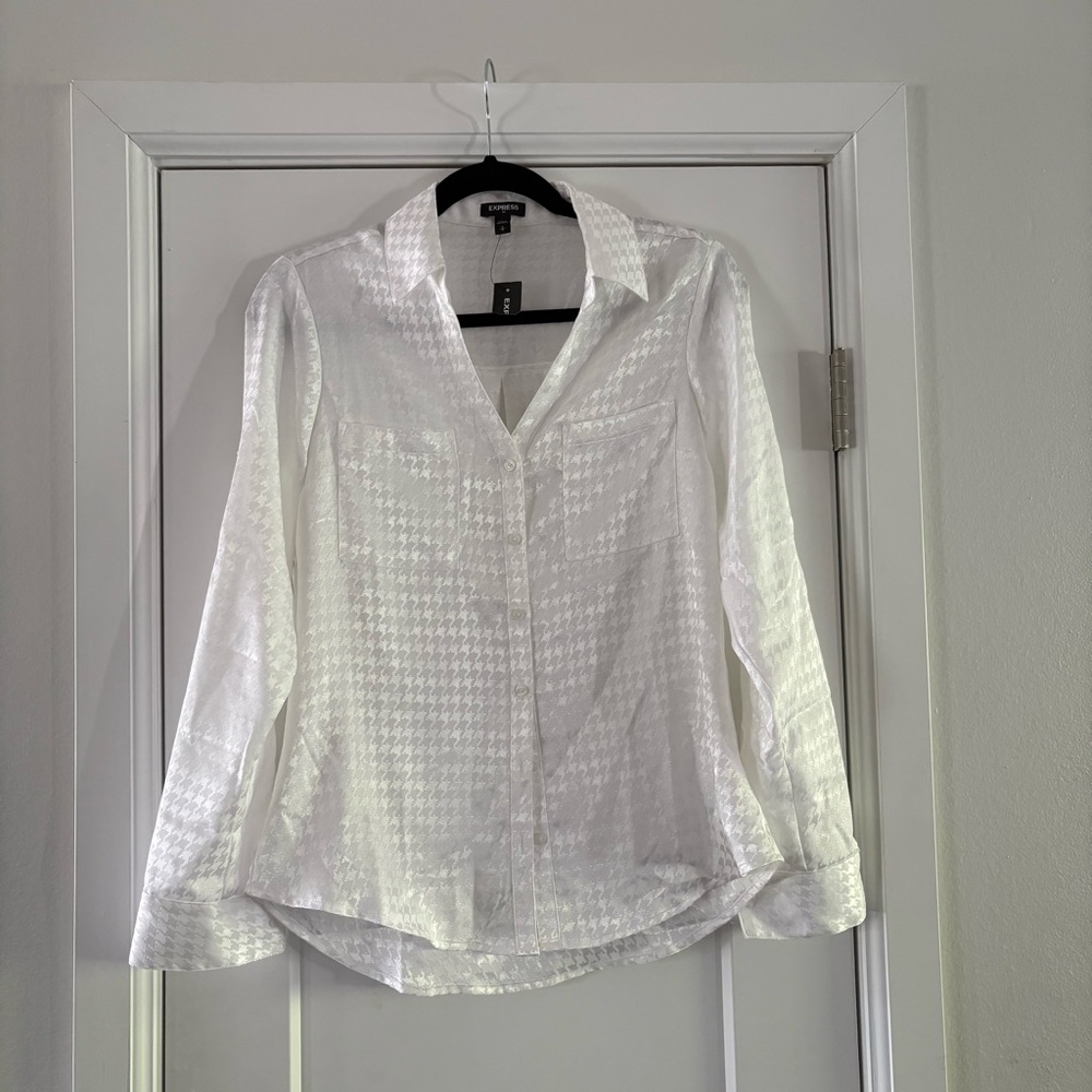 NWT: Express • Houndstooth White Button-Up‎ Shirt